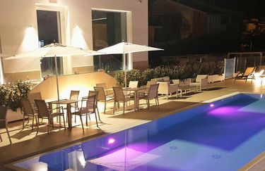Hotel You&Me - Piscina