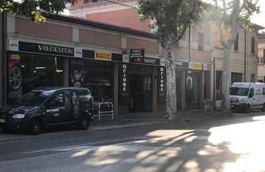 Pneus Market - Esterno