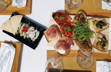 Tiki Beach Bar - Crostini