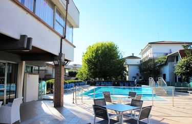Hotel Majestic - Piscina