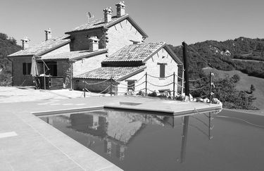 agriturismo il cornio - piscina