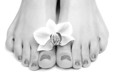 sesel-pedicure-smalto